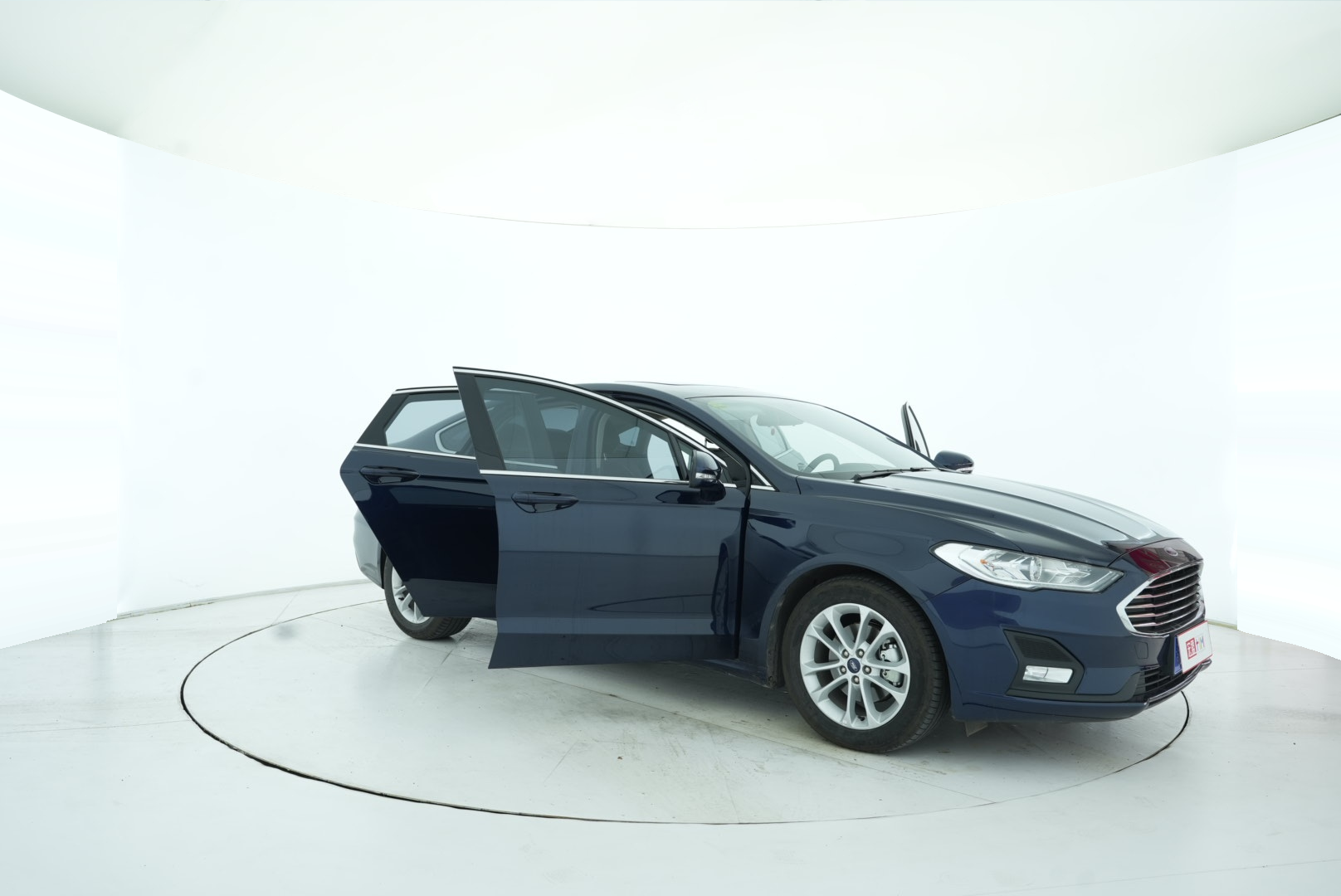 Ford Mondeo 2020 — фото 17