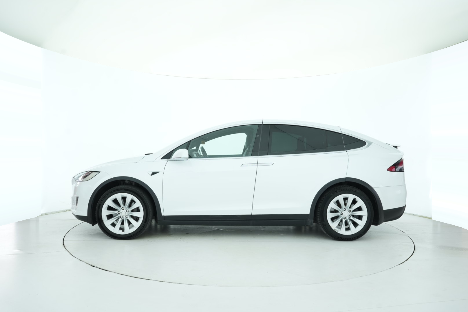 Tesla Model X 2017 — фото 4