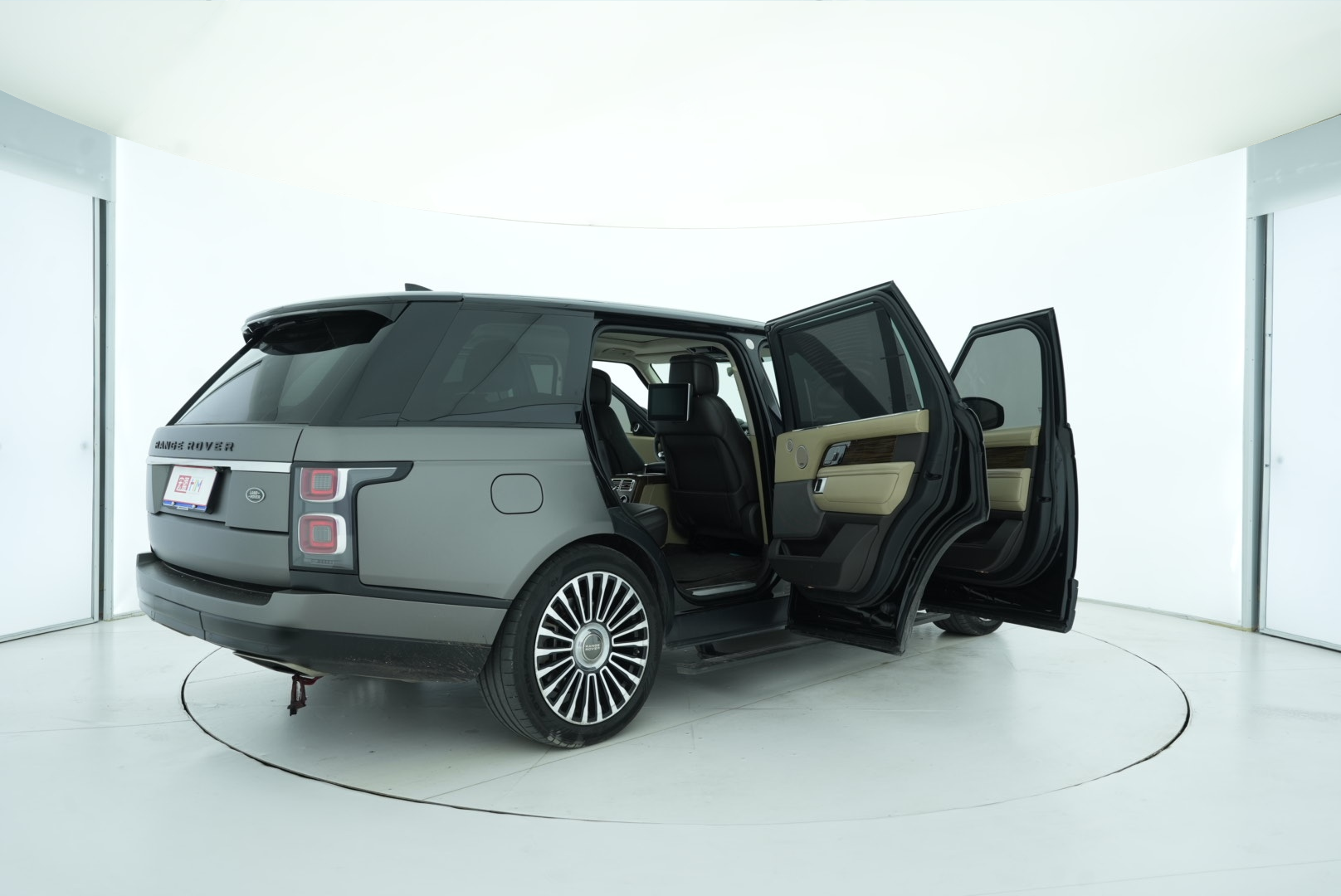 Land Rover Range Rover 2018 — фото 14