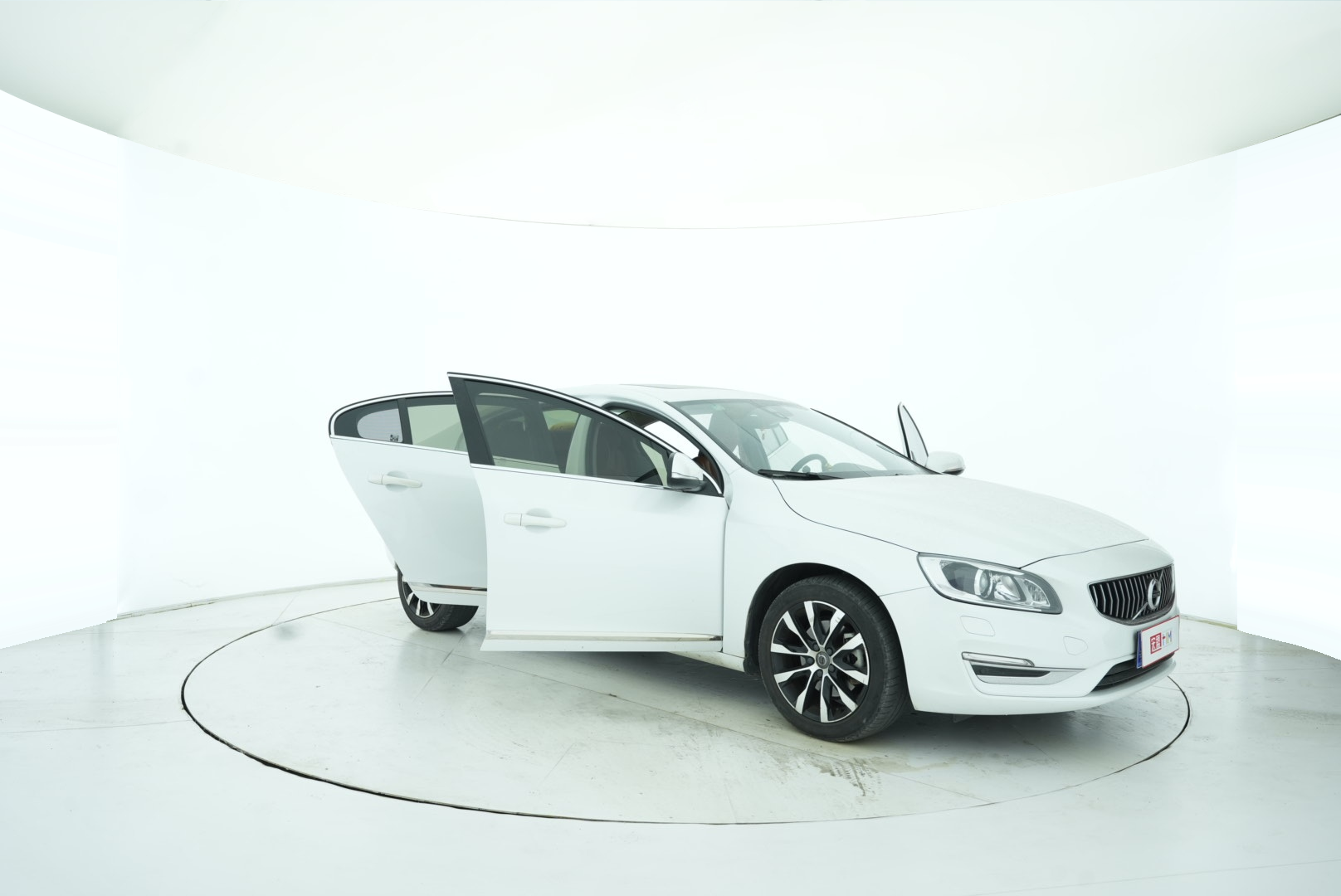VOLVO S60 2019 — фото 17