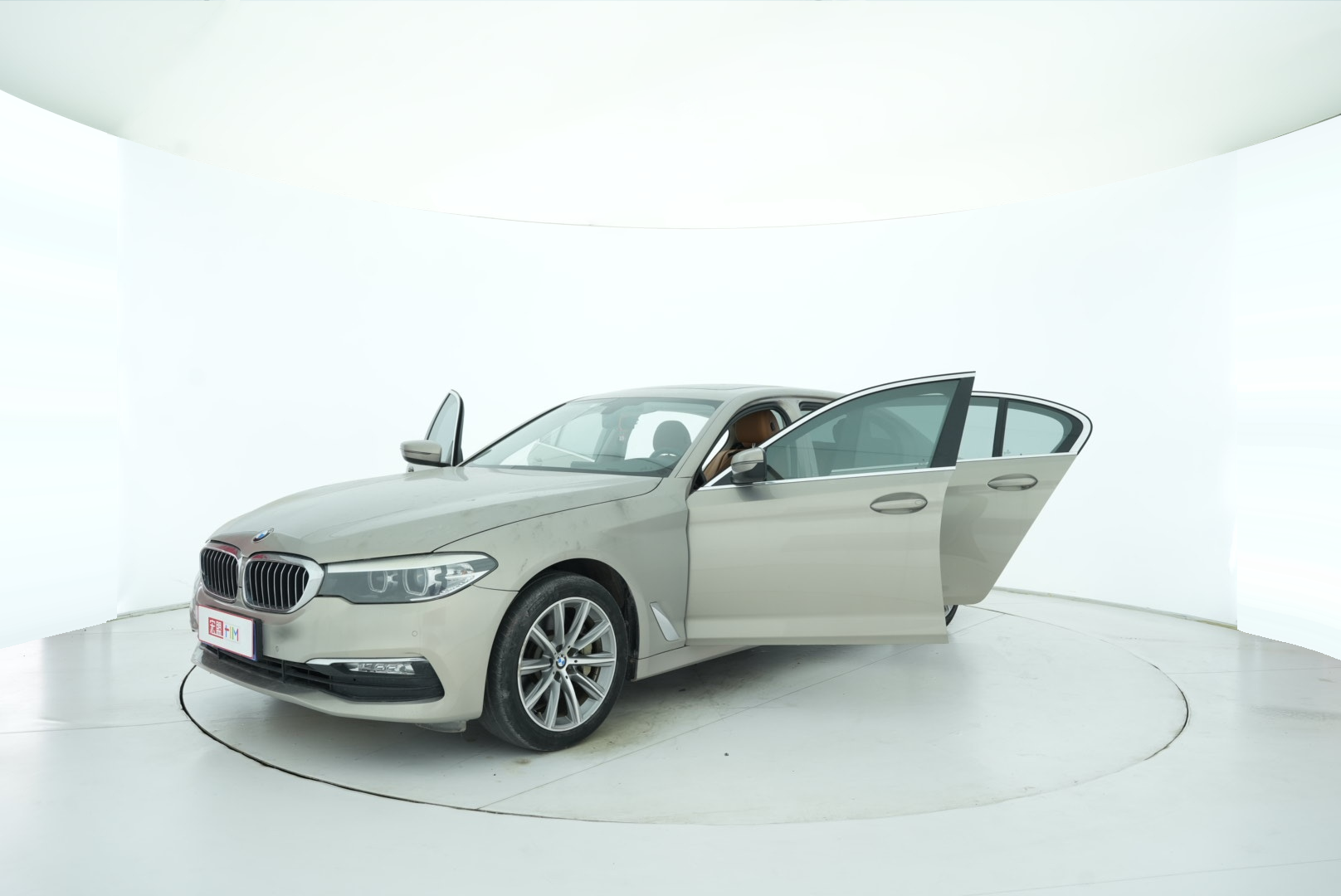 BMW 5 Series 2018 — фото 11