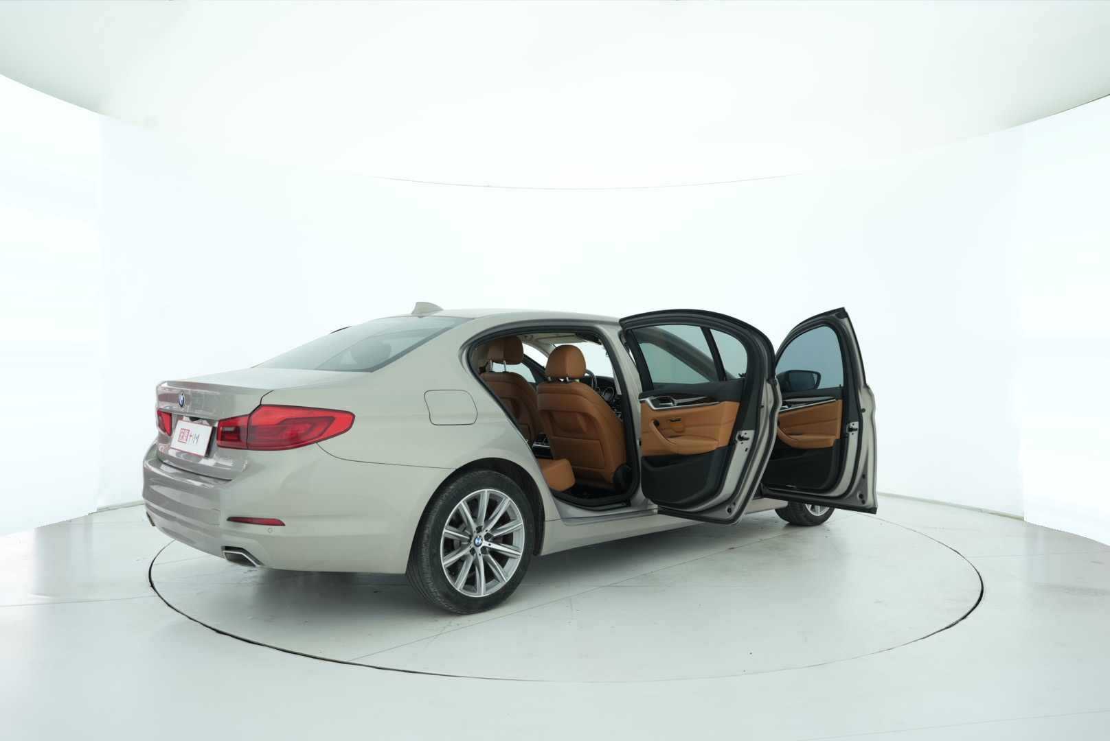 BMW 5 Series 2018 — фото 15