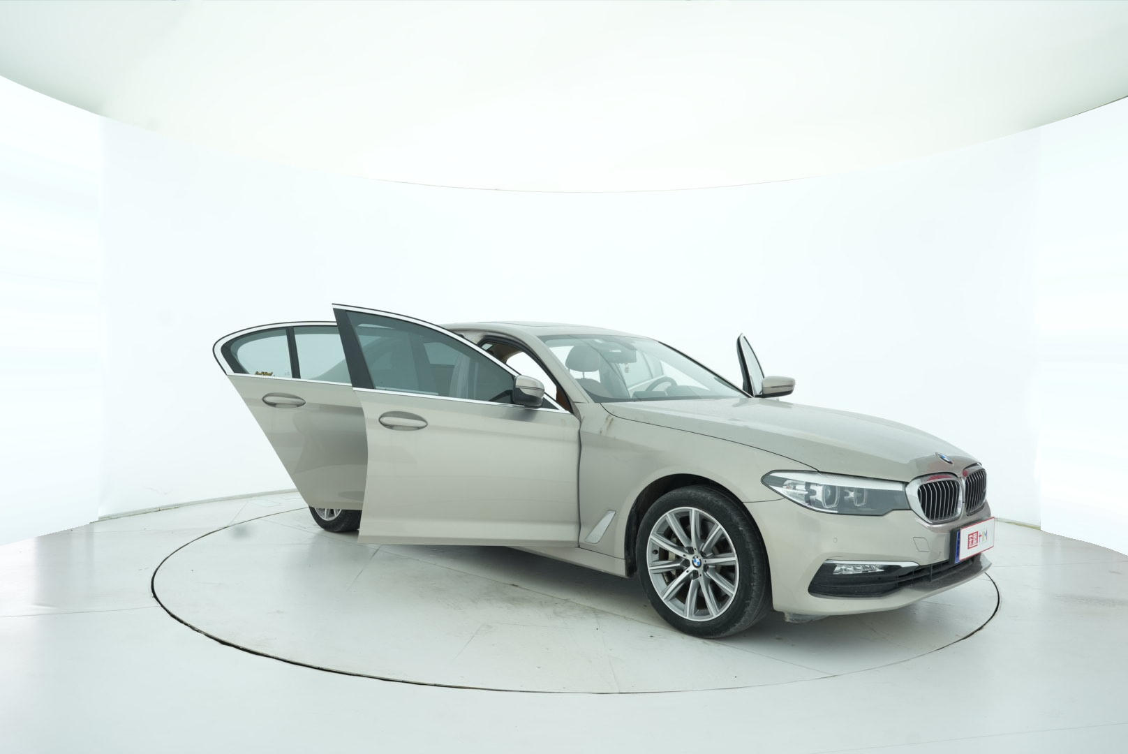 BMW 5 Series 2018 — фото 17