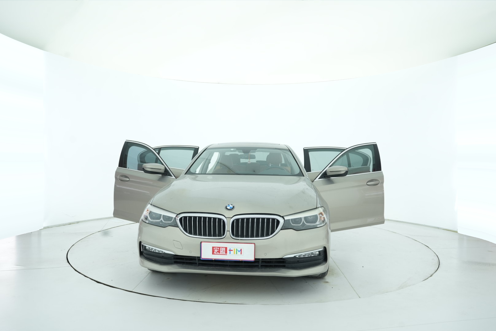 BMW 5 Series 2018 — фото 10