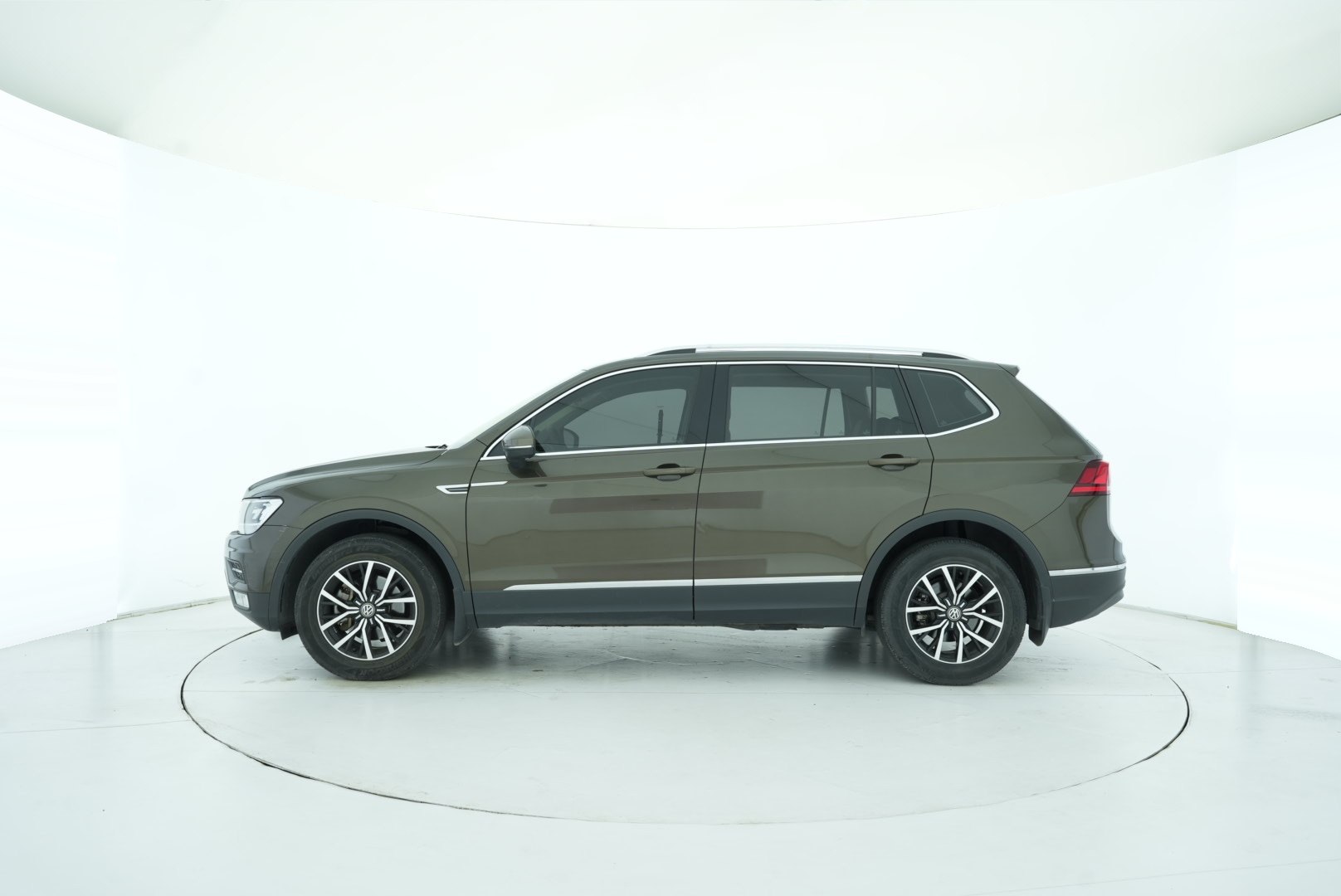 Volkswagen Tiguan L 2017 — фото 3