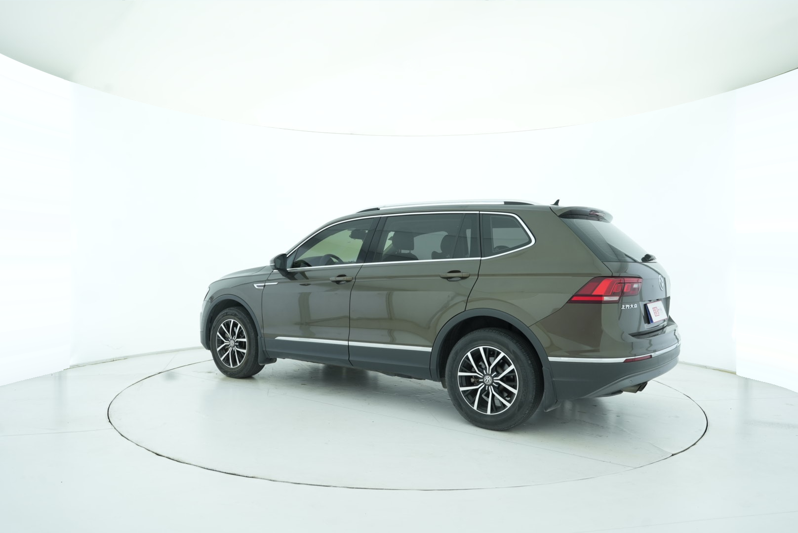 Volkswagen Tiguan L 2017 — фото 4